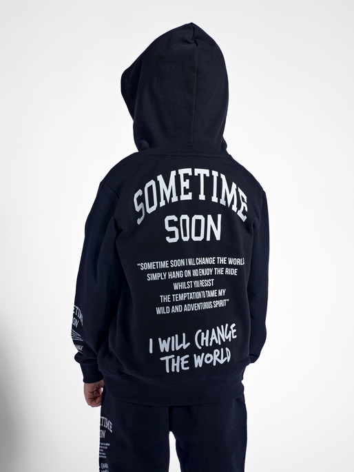 stmDIMAS HOODIE, BLACK, model